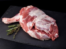 EPAULE D'AGNEAU DÉSOSSÉE – poids  800 gr